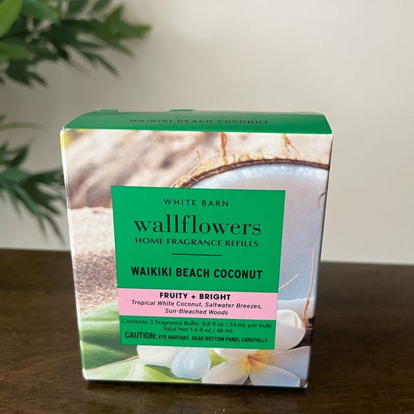 Two Pack Bath & Body Works Waikiki Beach Coconut Wallflowers Refills - Picture 1 of 1